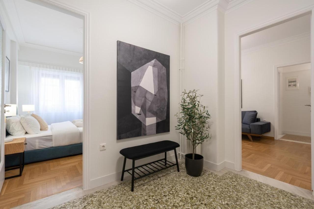 Vibrant Urban Getaway: Charming 2-bedroom Near Bars, Parks, And Metro Apartment